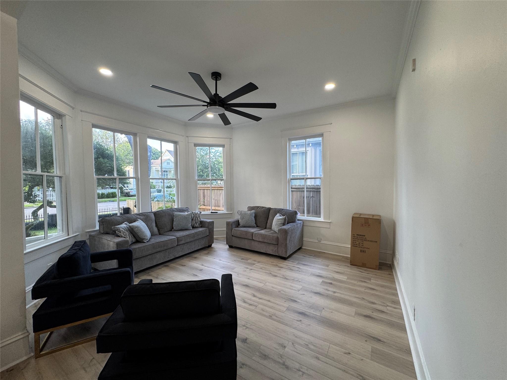 Image 3: Family room