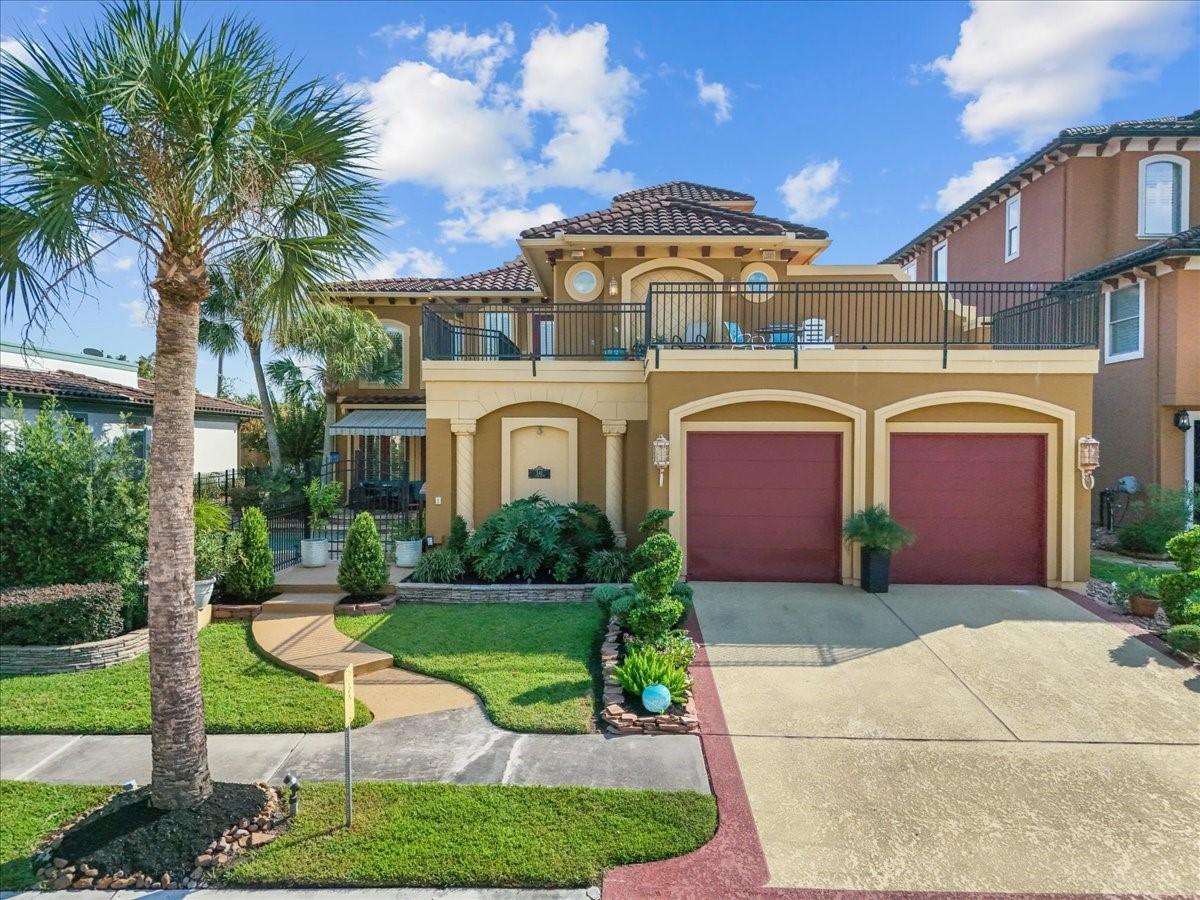 Image 2: Gated estate with private bay access