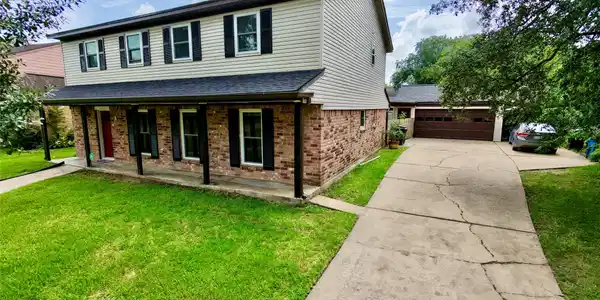 Image 2: Detached garage with enough driveway to hold all t