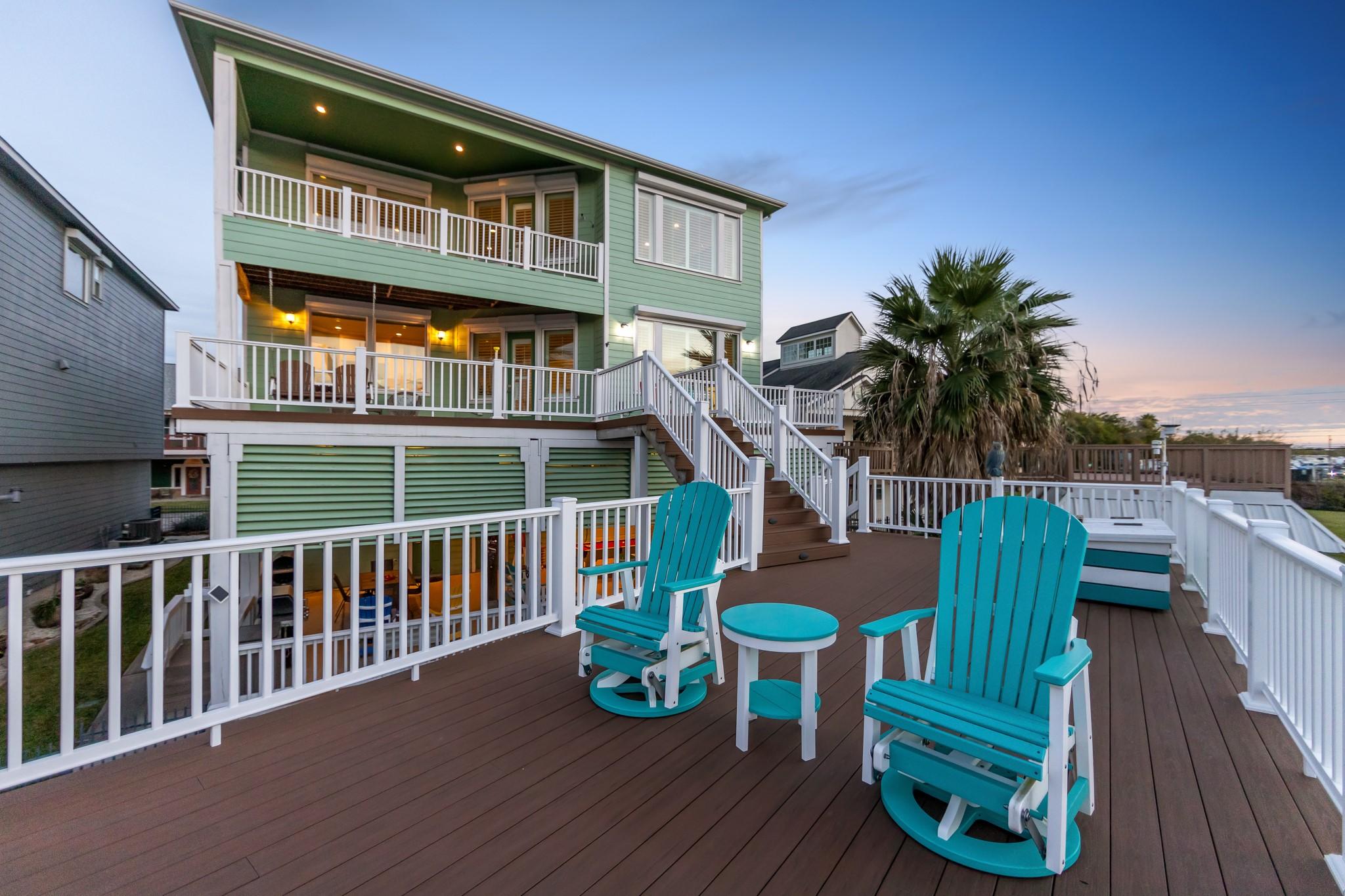 Image 4: Rear elevation from deck above boat slip
