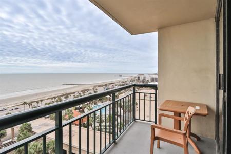 5220 Seawall Boulevard