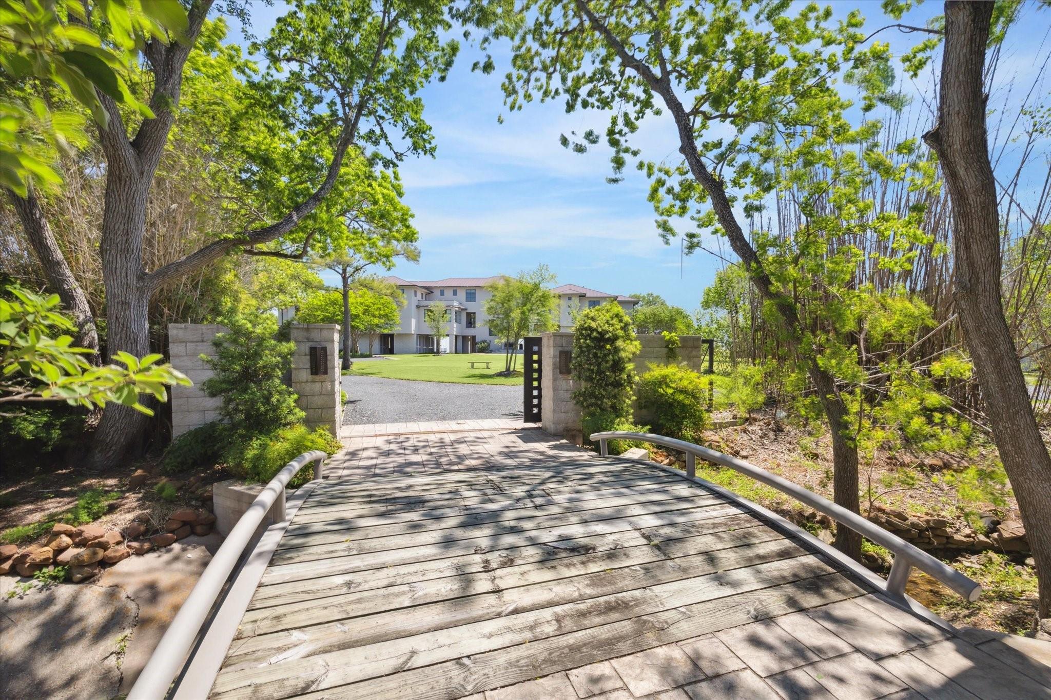 Image 3: Behind a private and secure entry gate awaits a on