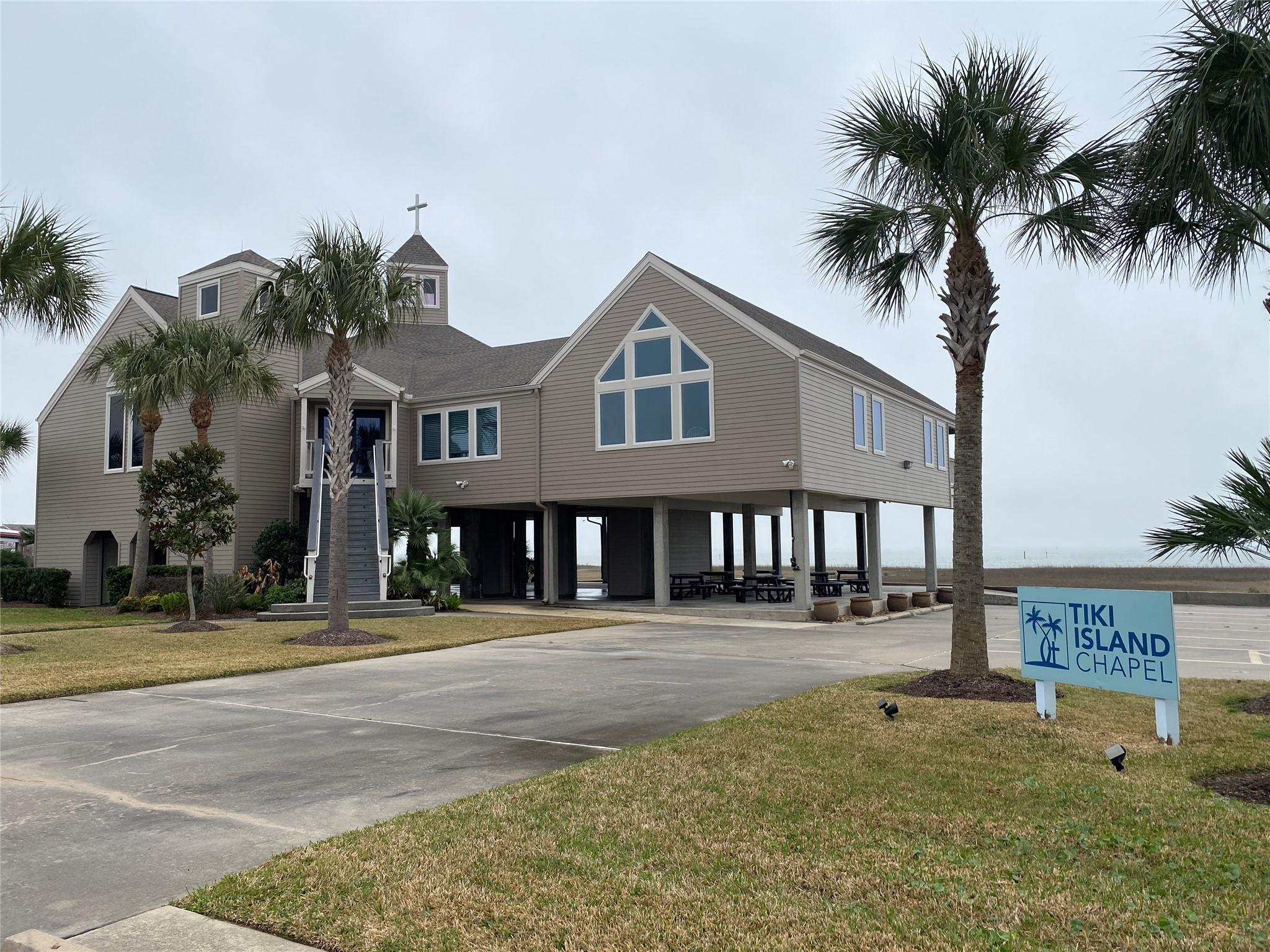 Image 4: Tiki Island Chapel