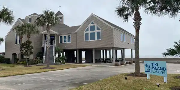 Image 4: Tiki Island Chapel