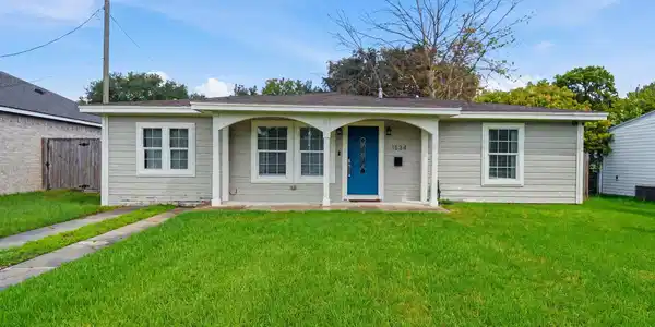 Image 2: House front