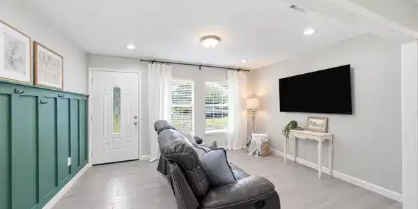 Image 3: Living room