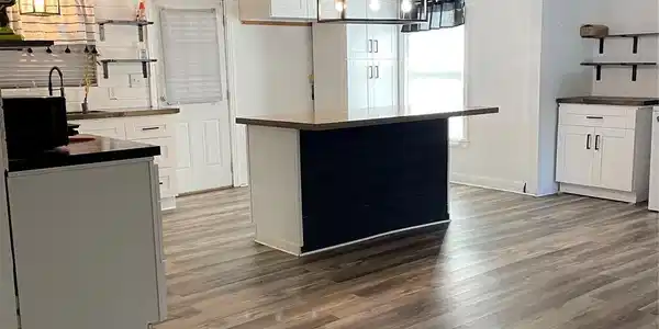 Image 4: Open kitchen layout