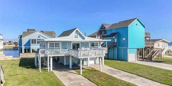 16904 Beachcomber Drive