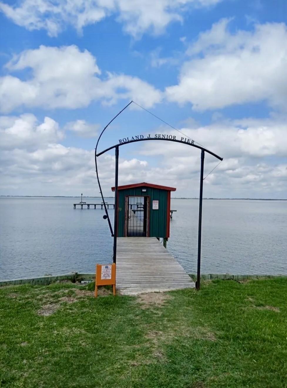 Image 4: Private fishing pier