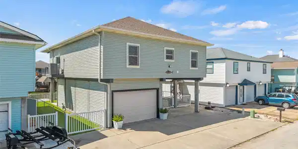 911 Bonita Street