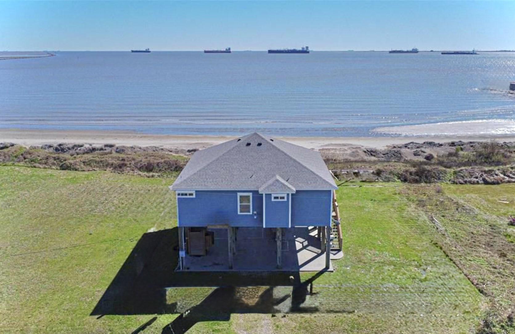 Image 3: Buyouts on Both Sides give extra space and privacy