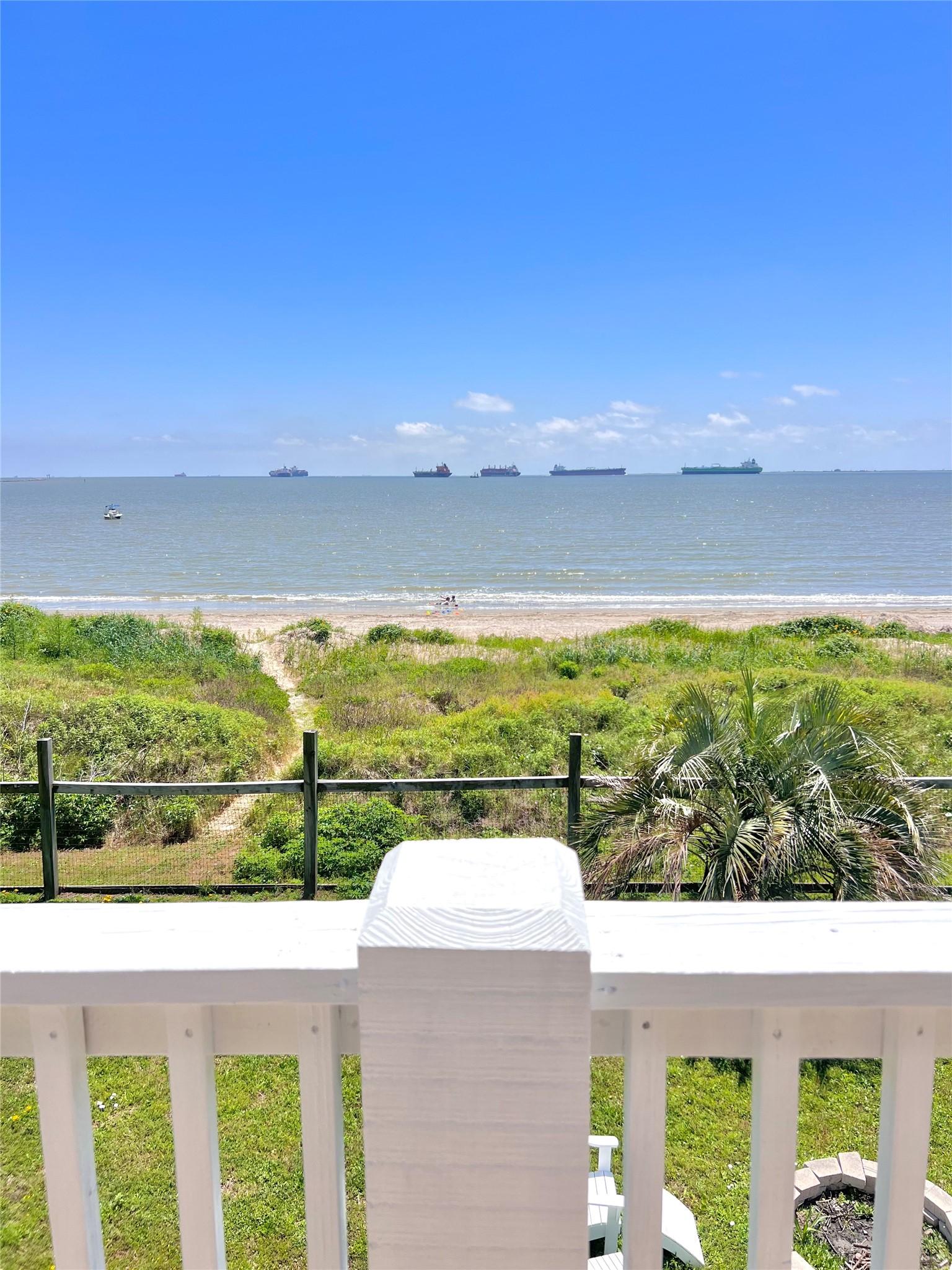 Image 4: Unmatched, Beach Front View from your Oversized De