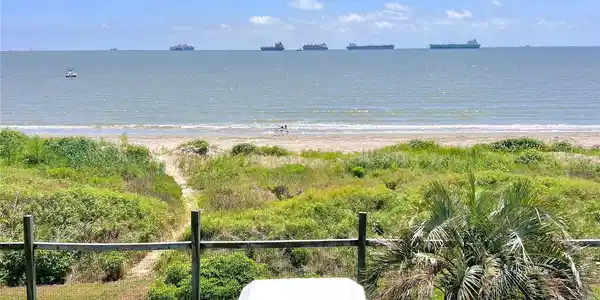 Image 4: Unmatched, Beach Front View from your Oversized De