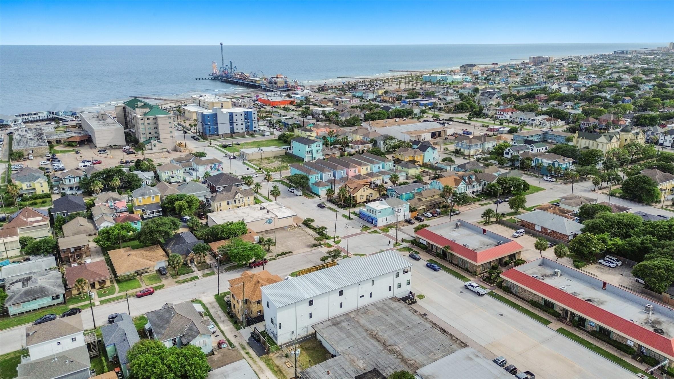 Image 3: Close proximity to beach/Pleasure pier