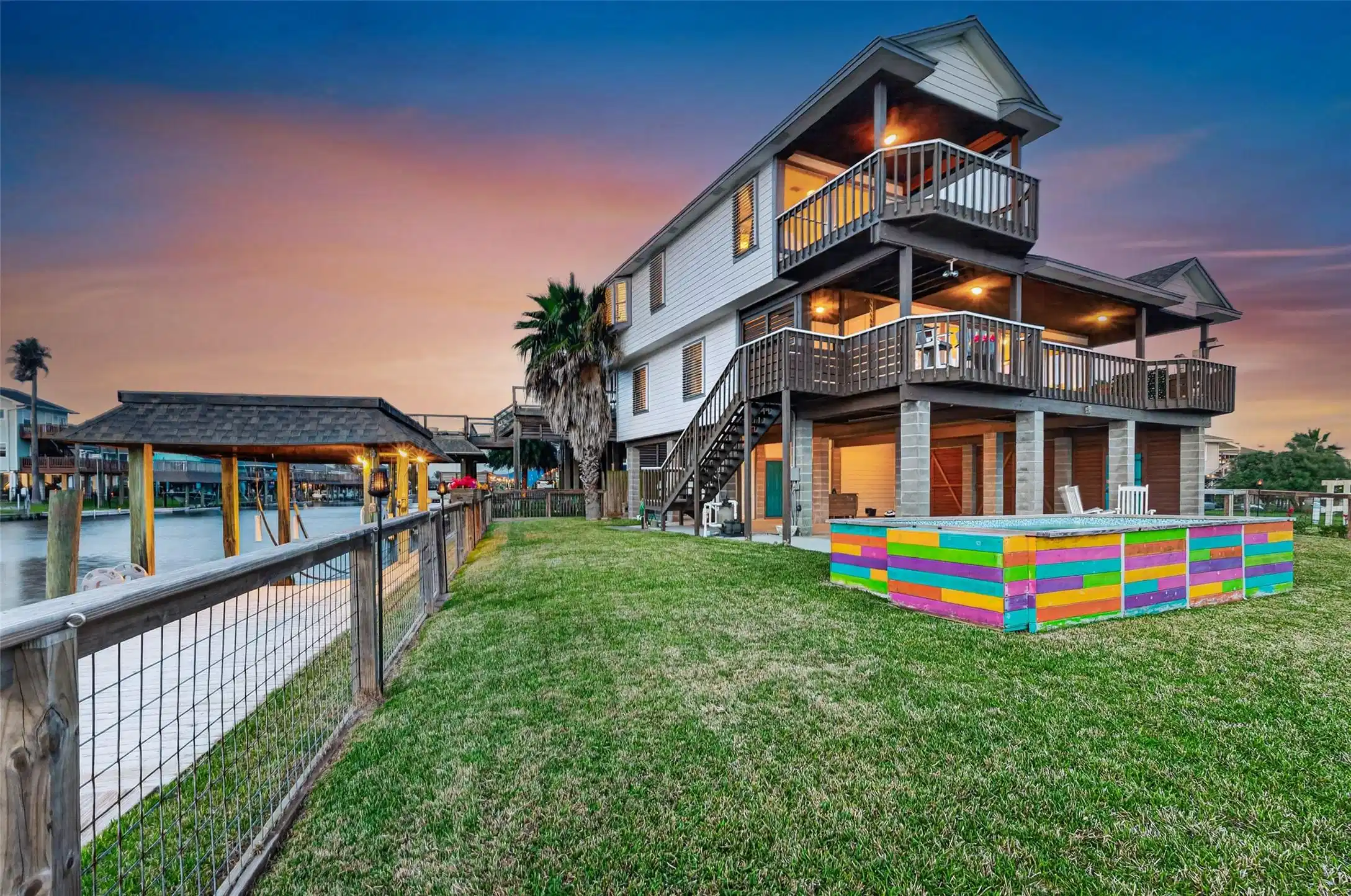 Image 1: Very prominent and proud house! Enjoy your private