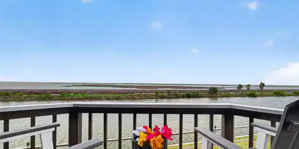 Image 3: Your new lifestyle! Enjoying the view from your co