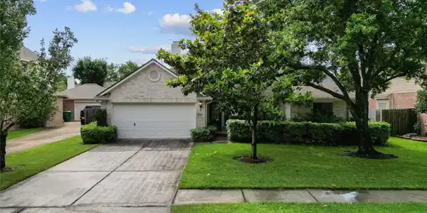 2422 Lakeside Drive