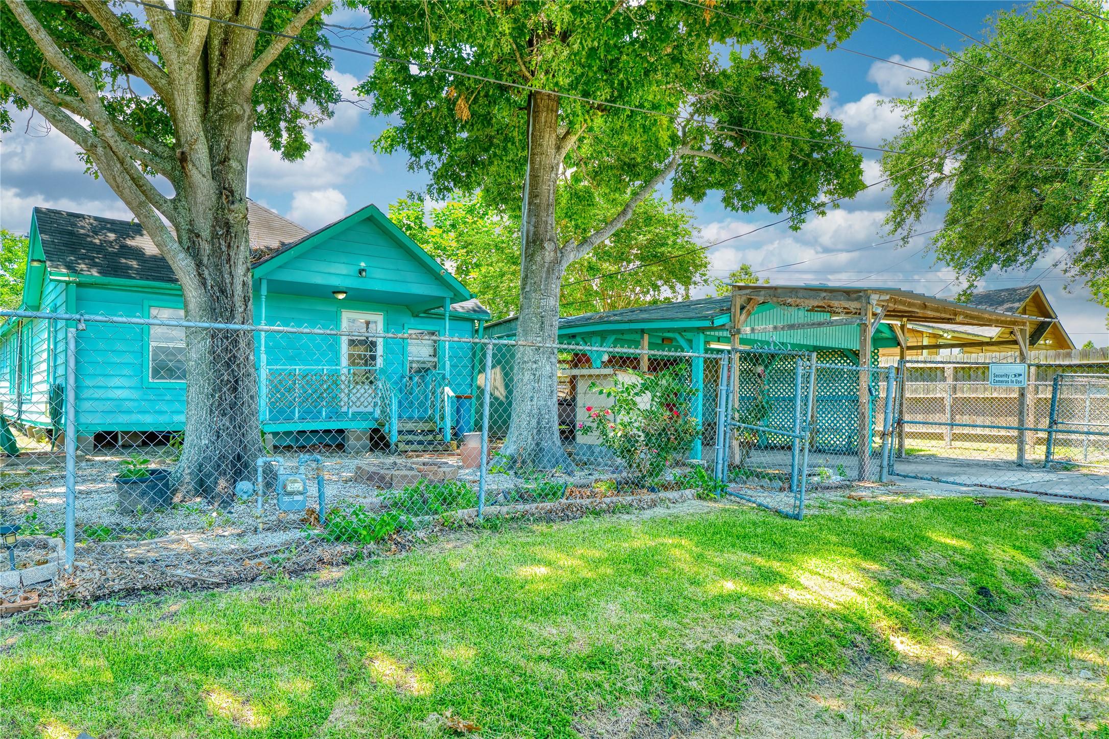 Image 2: fenced in yard