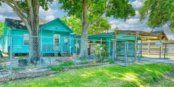 Image 2: fenced in yard