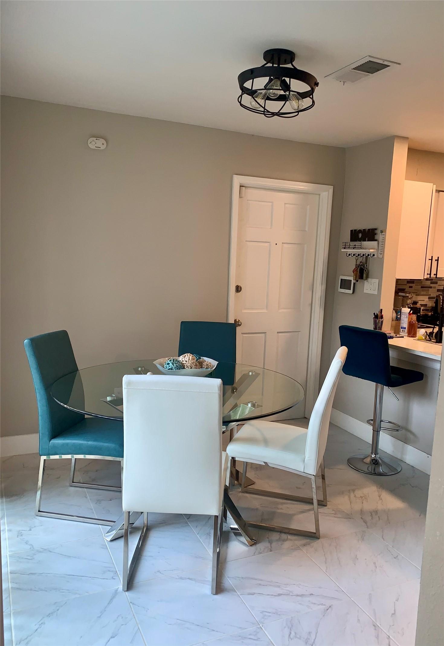 Image 2: Breakfast area just off the kitchen includes a bre