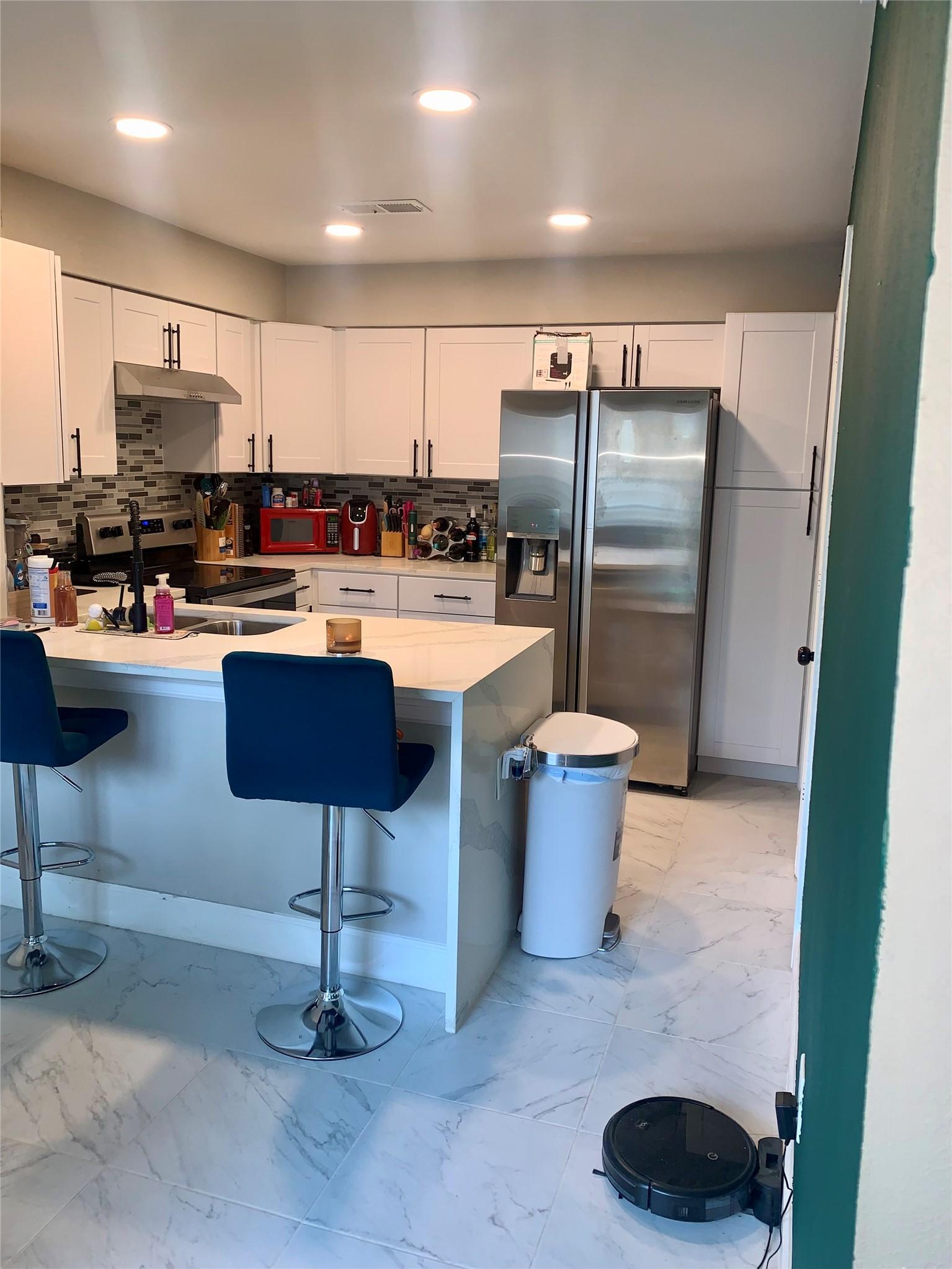 Image 4: Kitchen includes stainless appliances and great ca