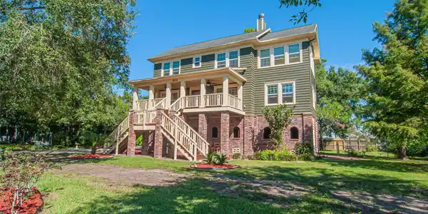 202 Meadowlawn Street
