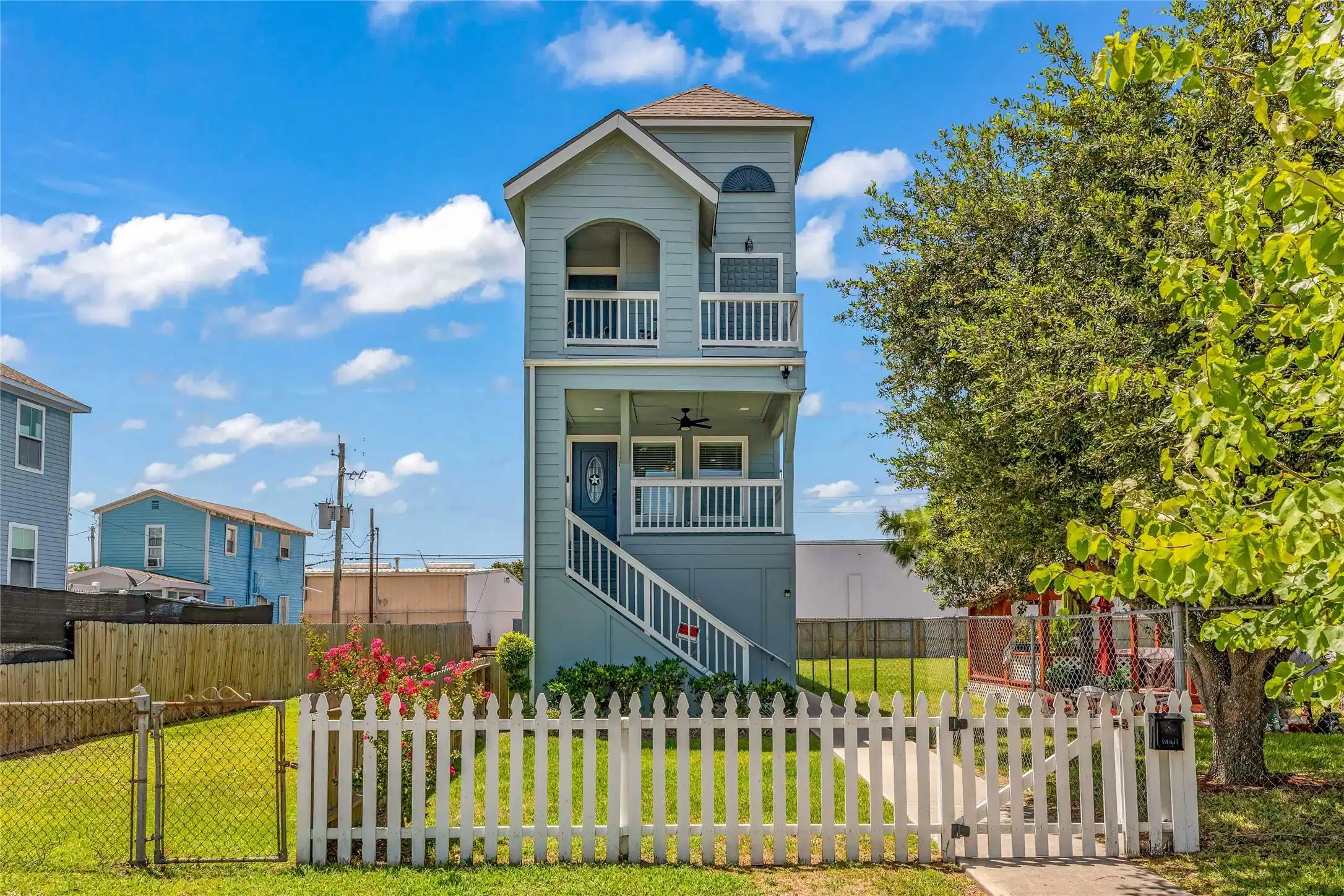 Image 1: Front 0f the home
