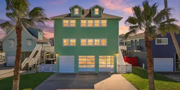 22105 Zapata Drive