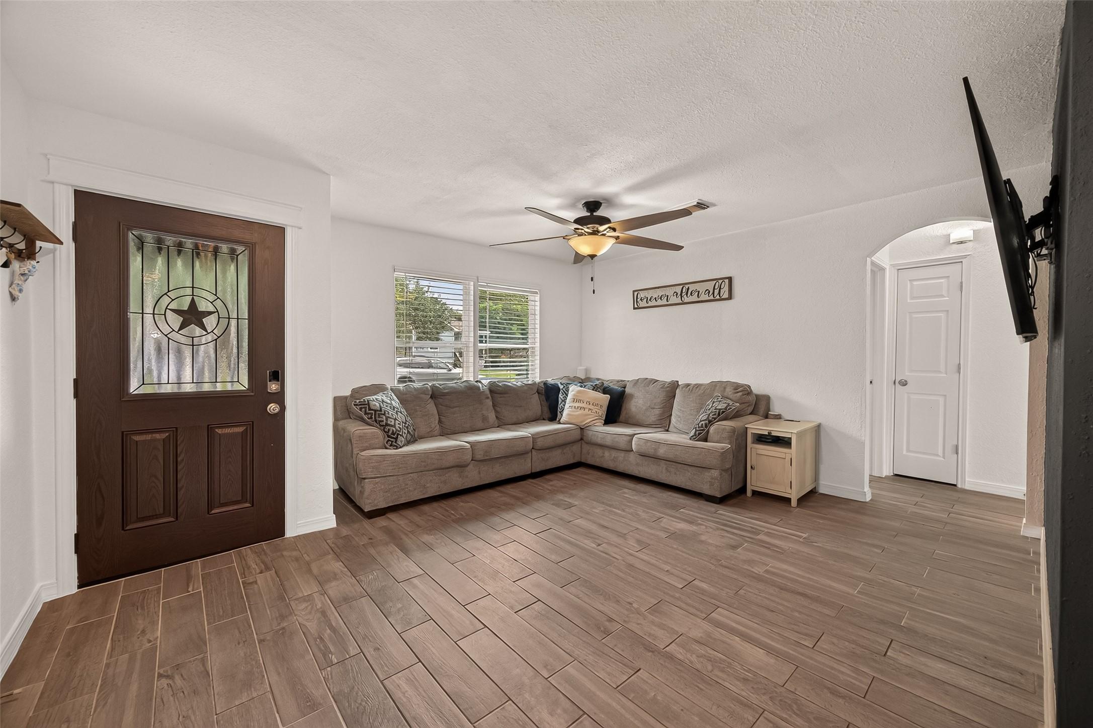Image 3: family room