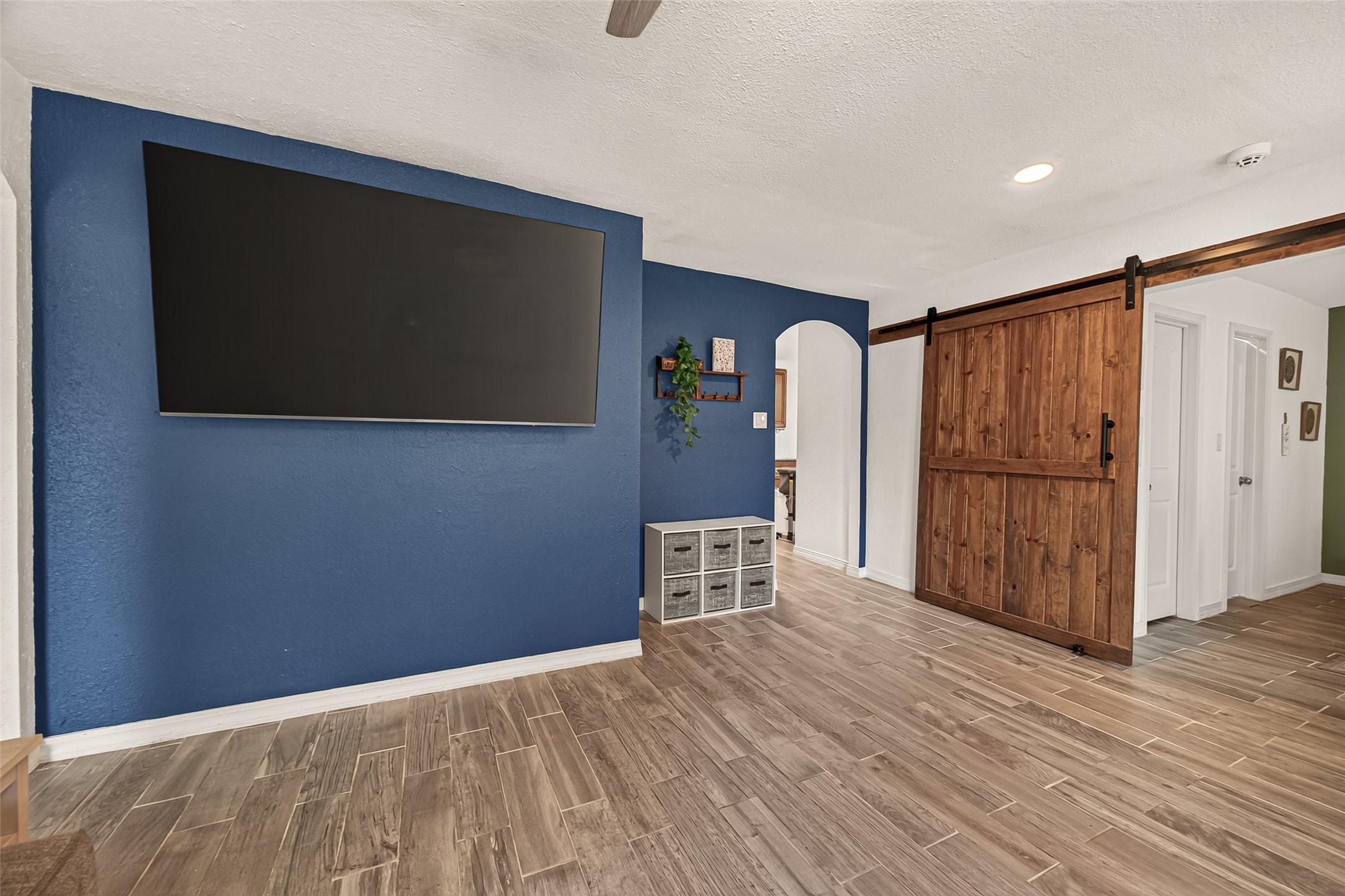 Image 4: family room