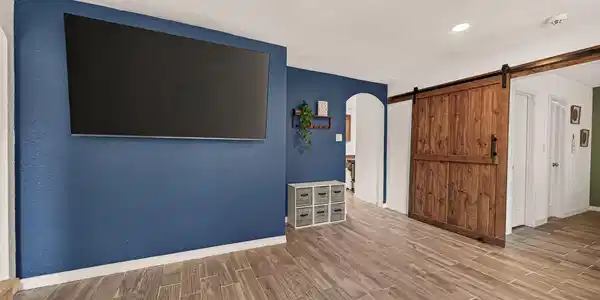Image 4: family room