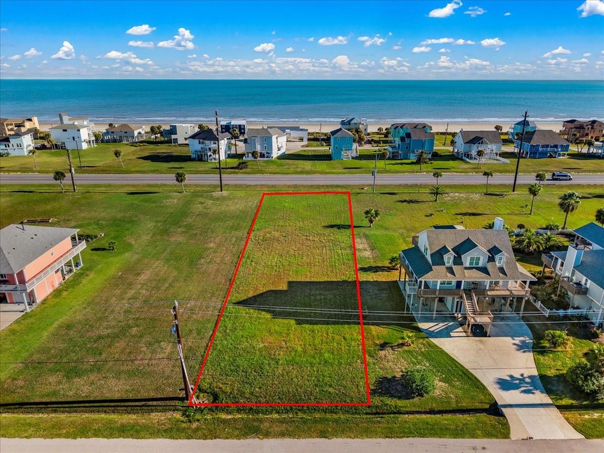 Image 1: Beautiful lot facing the Gulf!