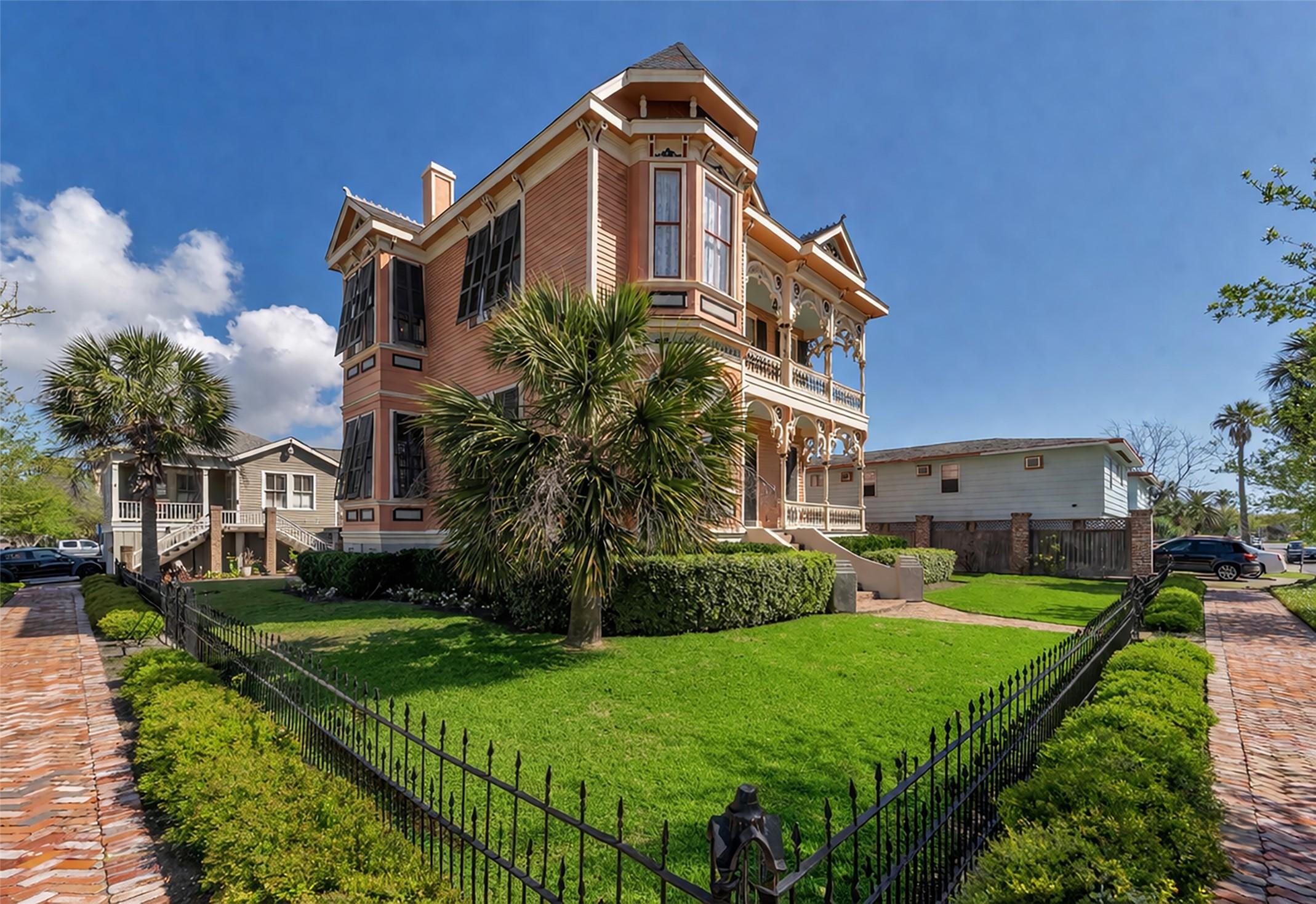 Image 3: Positioned on a spacious corner lot, the property