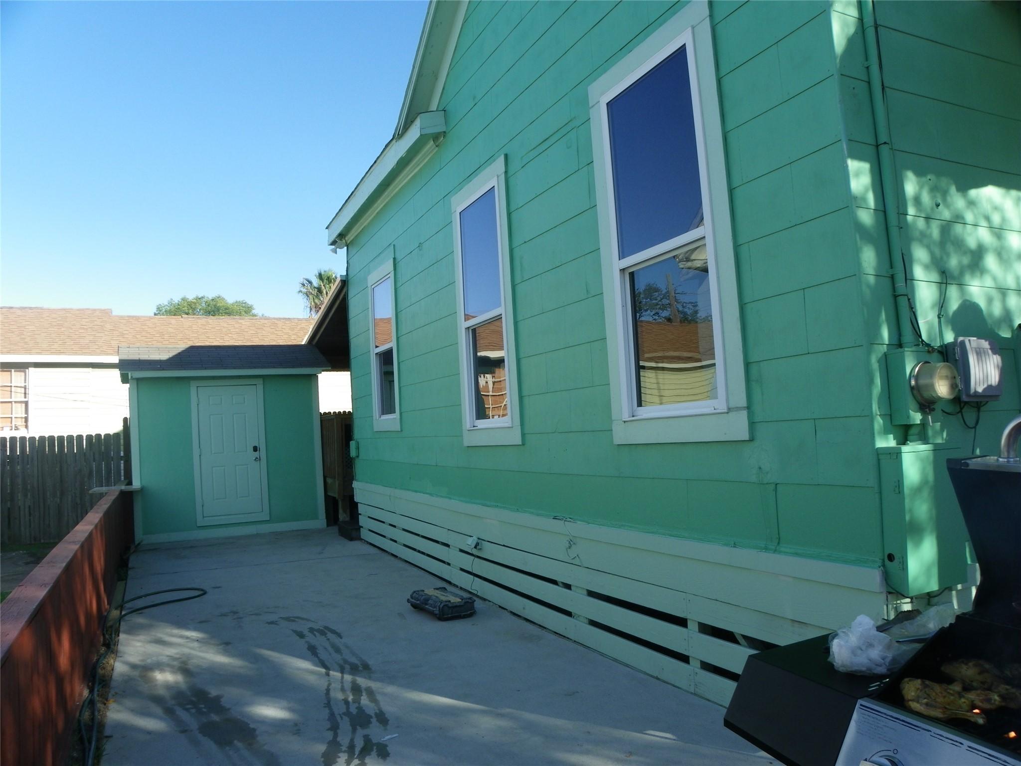 Image 2: Driveway and Stroage