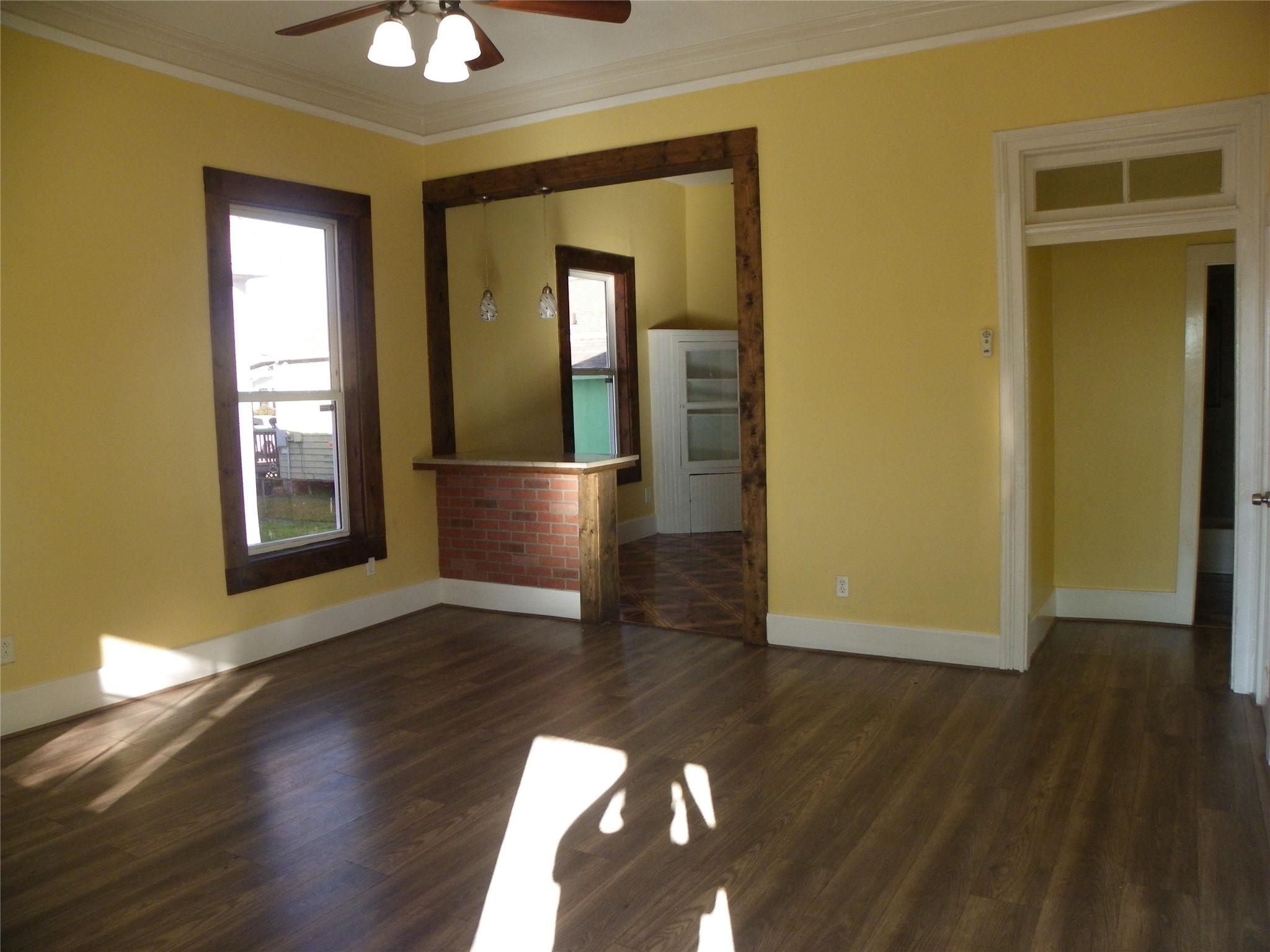 Image 3: Living Room