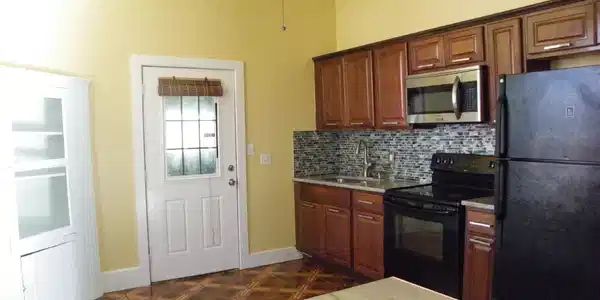 Image 4: Kitchen