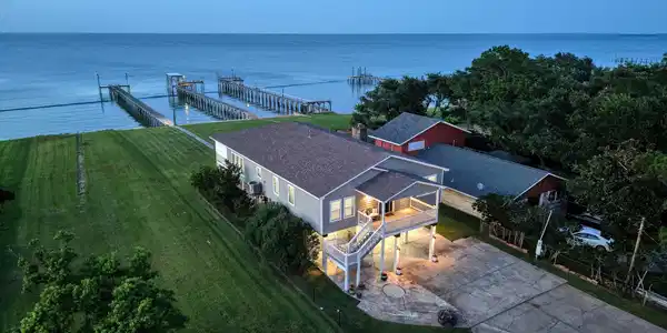 Image 2: Over half an acre of prime, private Galveston Bay