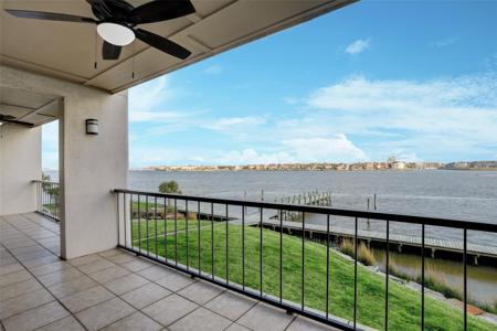 401 Lakeside Lane