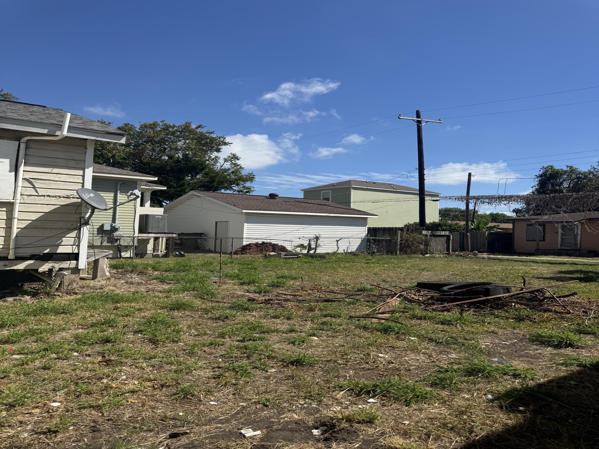 Image 2: 2 properties for the price of ONE!