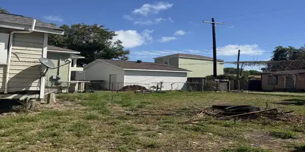 Image 2: 2 properties for the price of ONE!
