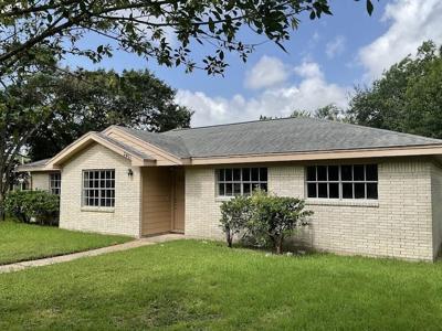 2401 Camino Court