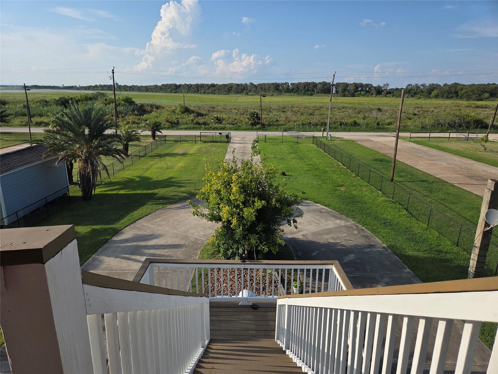 Image 3: Driveway - From Front Entry