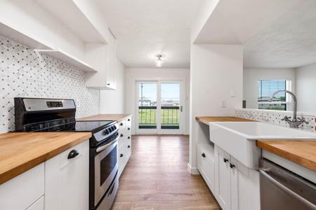 7600 Emmett F Lowry Expressway