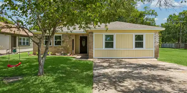 Image 2: Mature trees providing the shaded driveway you'll