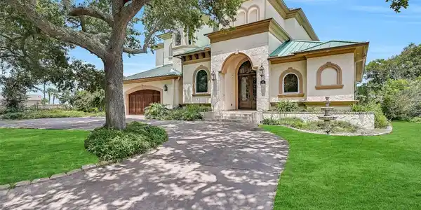 1301 Harbor View Drive
