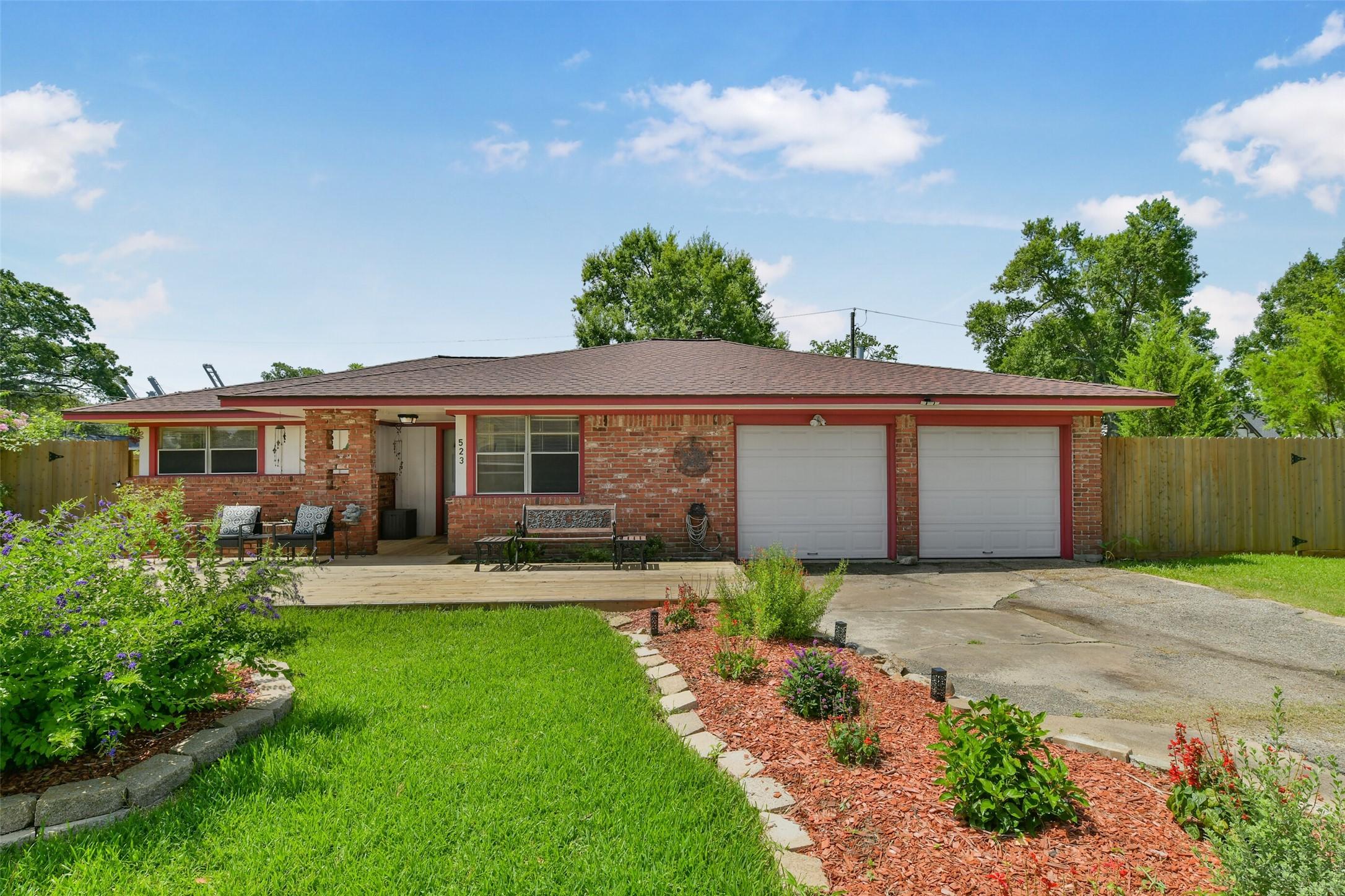 Image 1: Welcome to 523 Oakdale Avenue