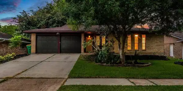 1728 Dolphin Drive