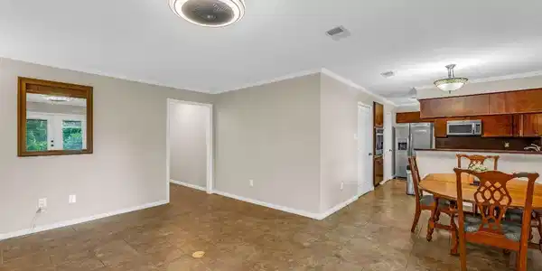 Image 4: Living view into Front Entry
