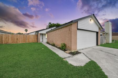 5212 Willowview Drive