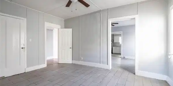 Image 4: Seamlessly connected to the kitchen and living are